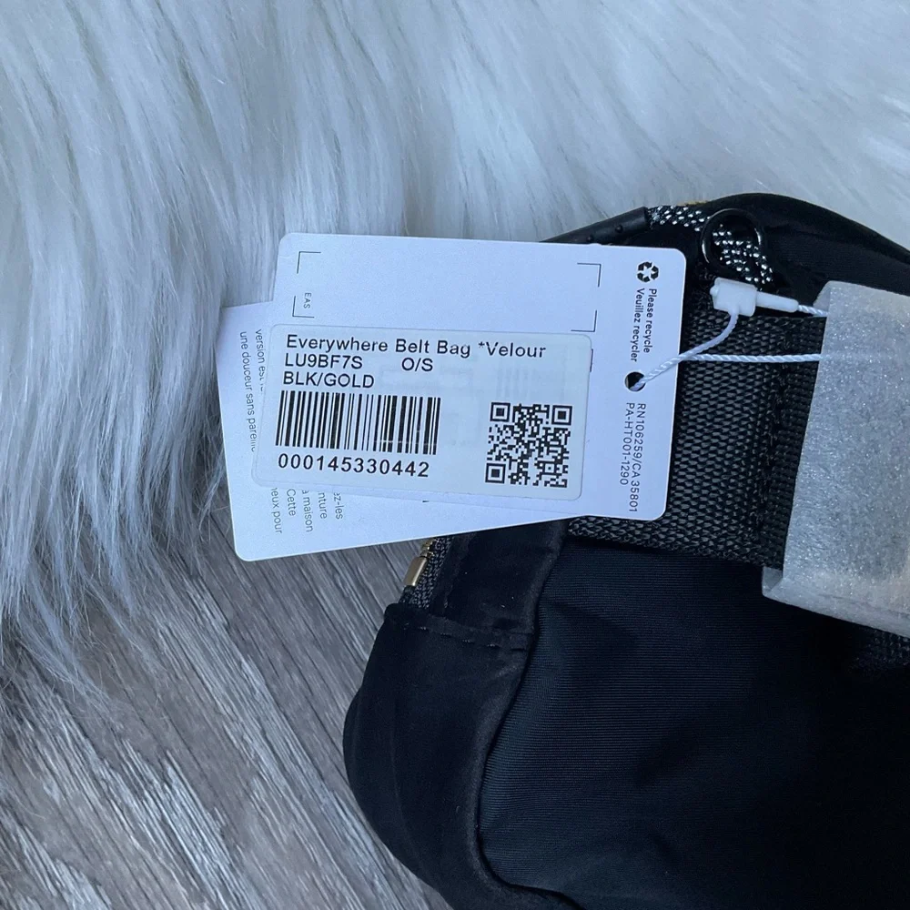๐ค๐ LULULEMON Everywhere Belt Bag 1L Plush Black Velour With Gold Accents - Picture 3 of 3